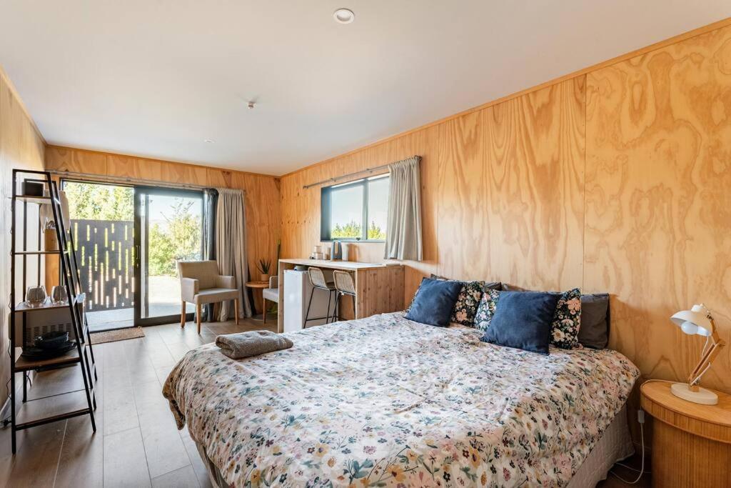 Cosy Studio With Mountain Views Apartment Уанака Екстериор снимка